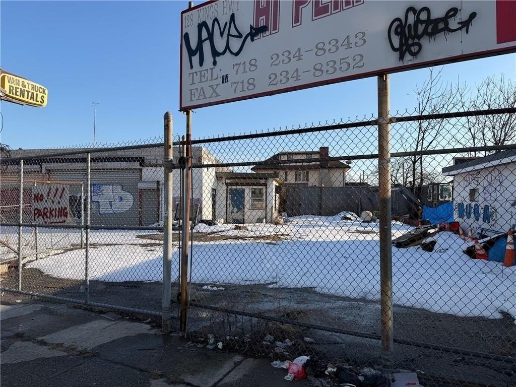 128 Kings Hwy - Photo 6 of 11