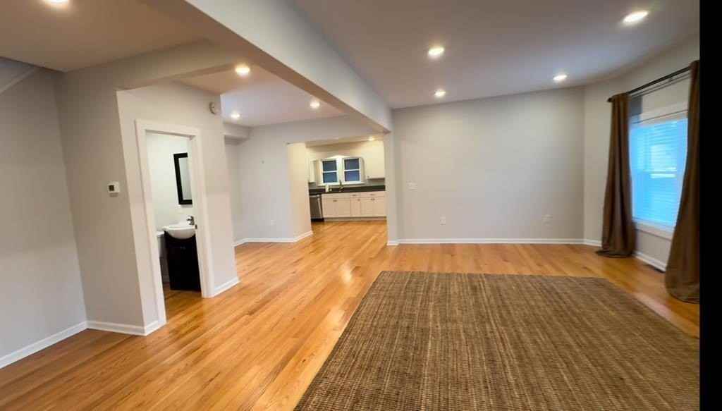 176 Baker St - Photo 4 of 21