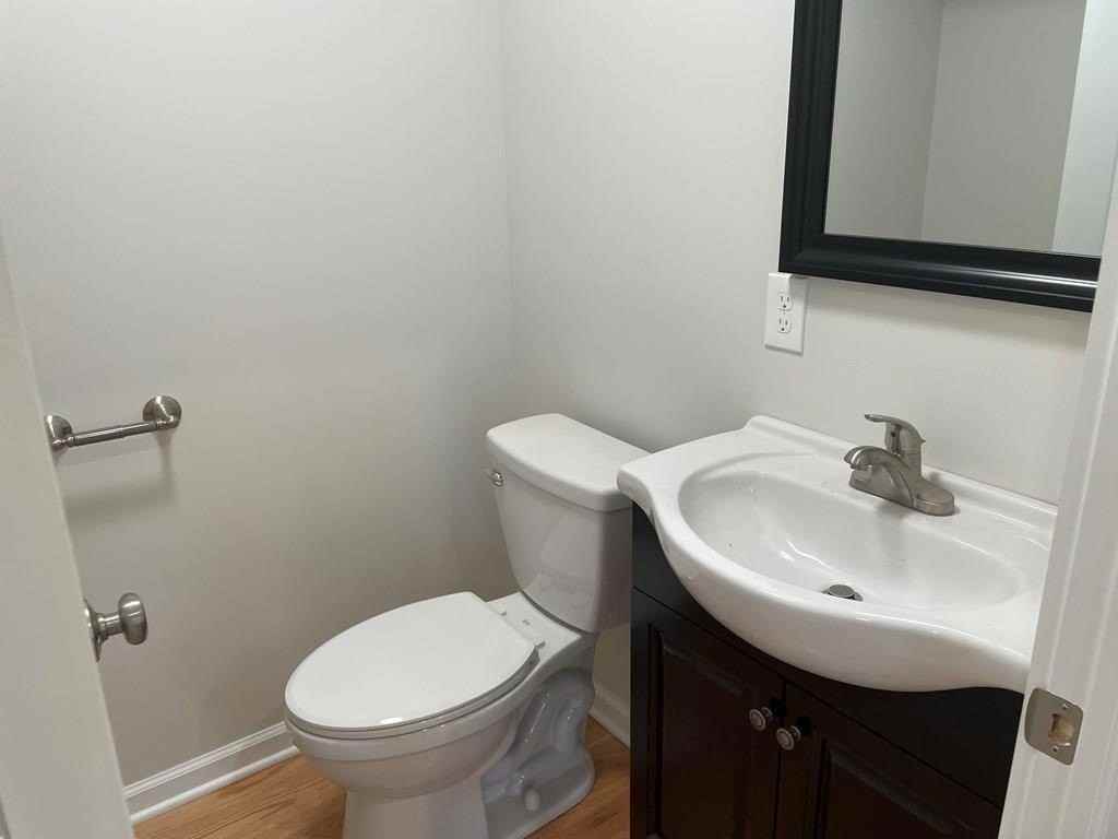 176 Baker St - Photo 5 of 21