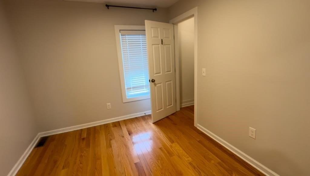 176 Baker St - Photo 6 of 21