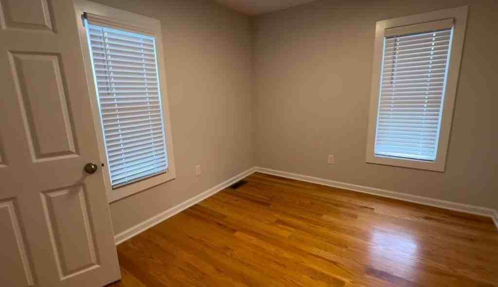 176 Baker St - Photo 7 of 21