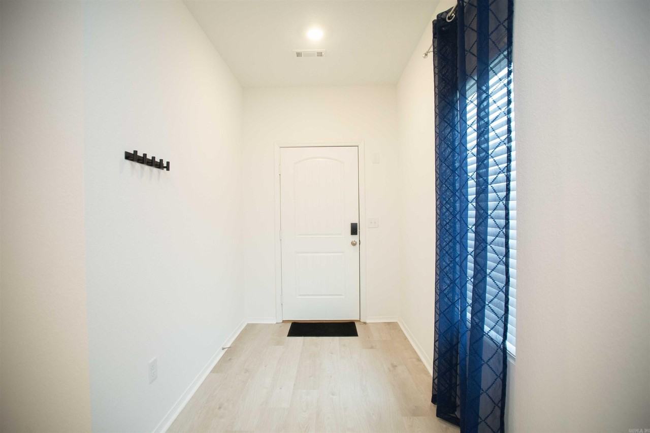 8109 Donna Dr - Photo 2 of 38