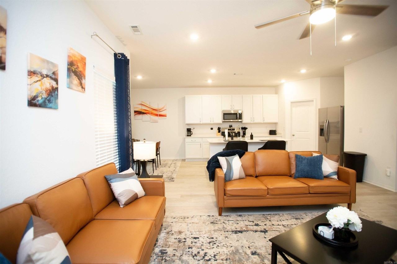 8109 Donna Dr - Photo 3 of 38