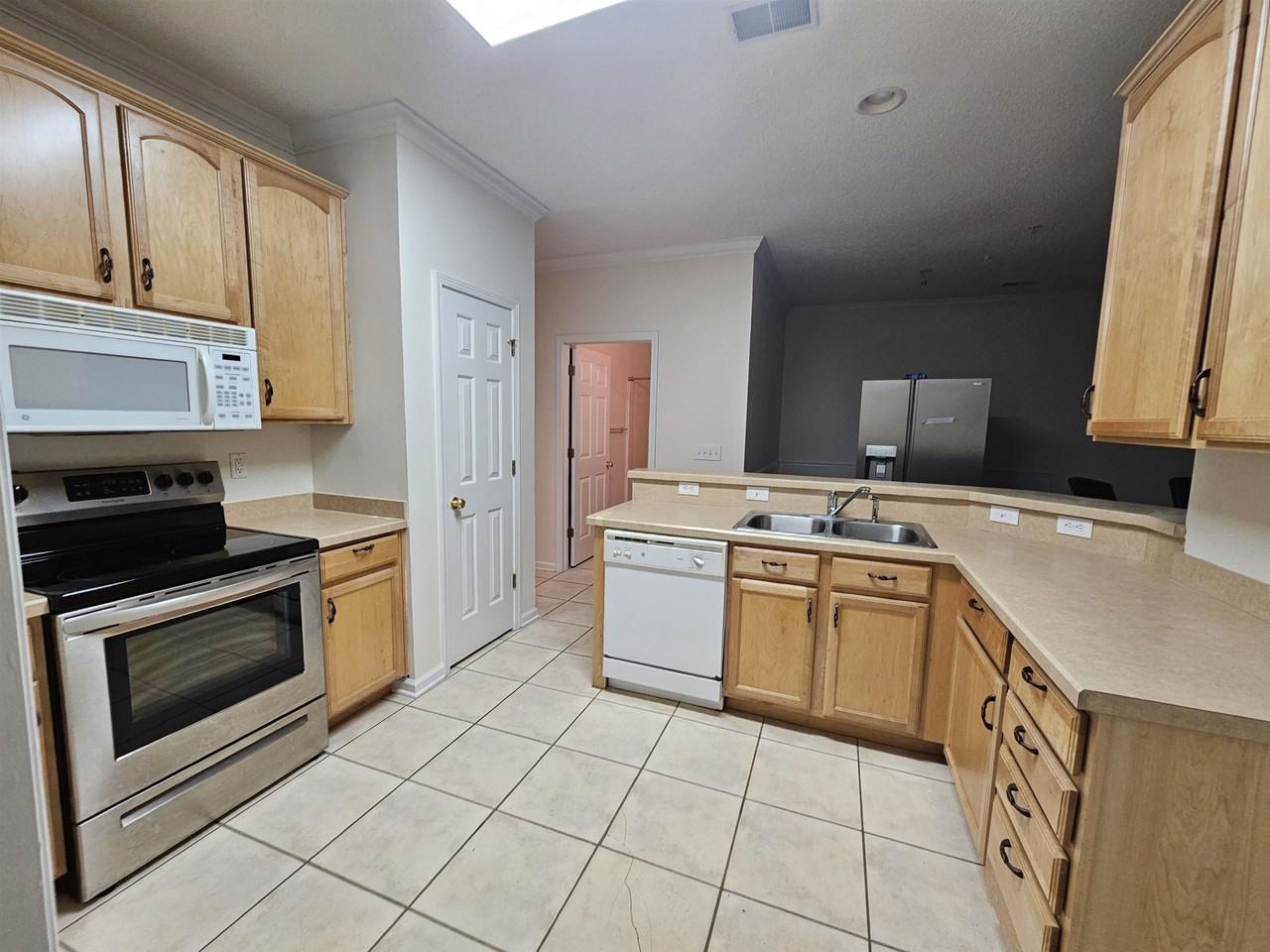 5840 Longwood Dr - Photo 4 of 18