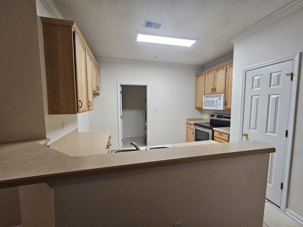 5840 Longwood Dr - Photo 5 of 18