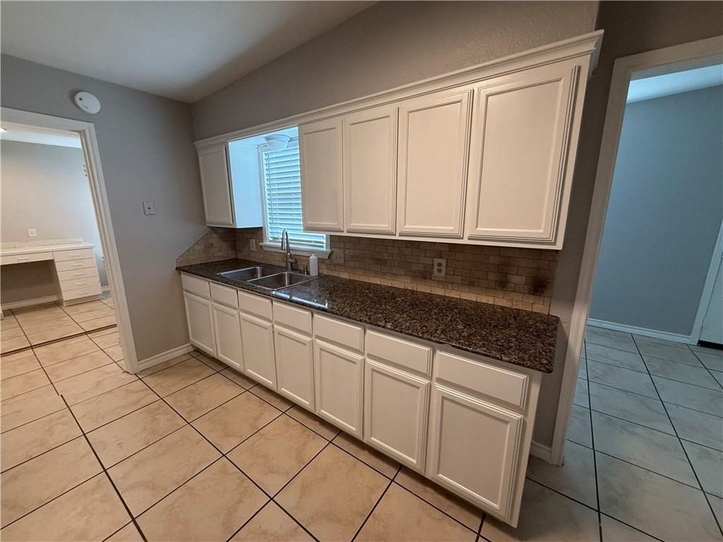 3601 Marion St - Photo 4 of 16