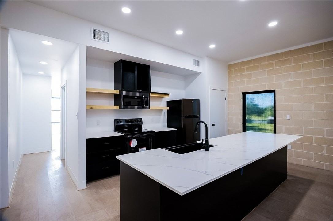 6805 Sandra Ln Apt A - Photo 2 of 9