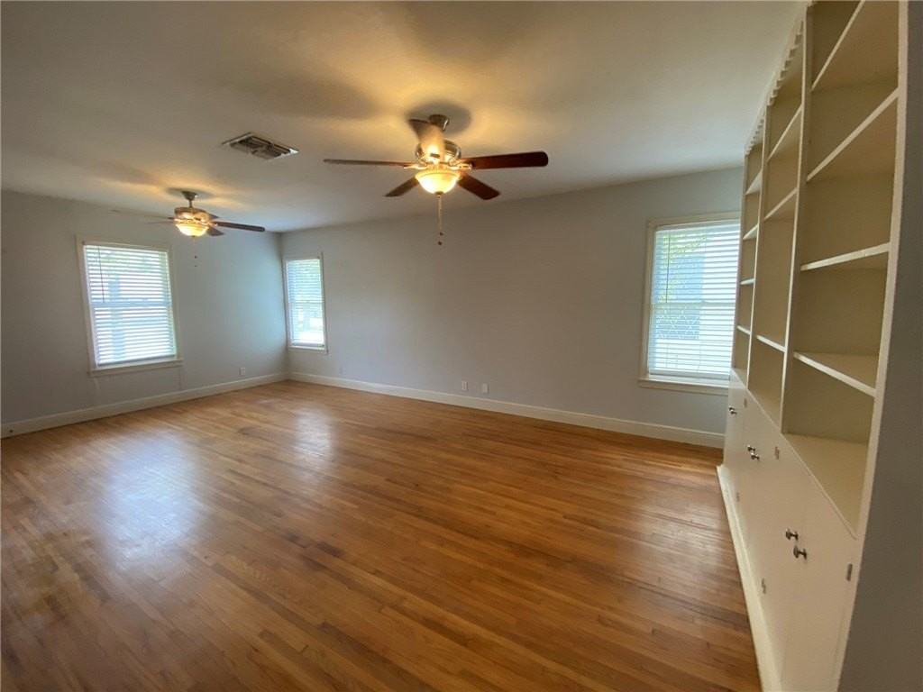 930 Delaine Dr - Photo 4 of 15