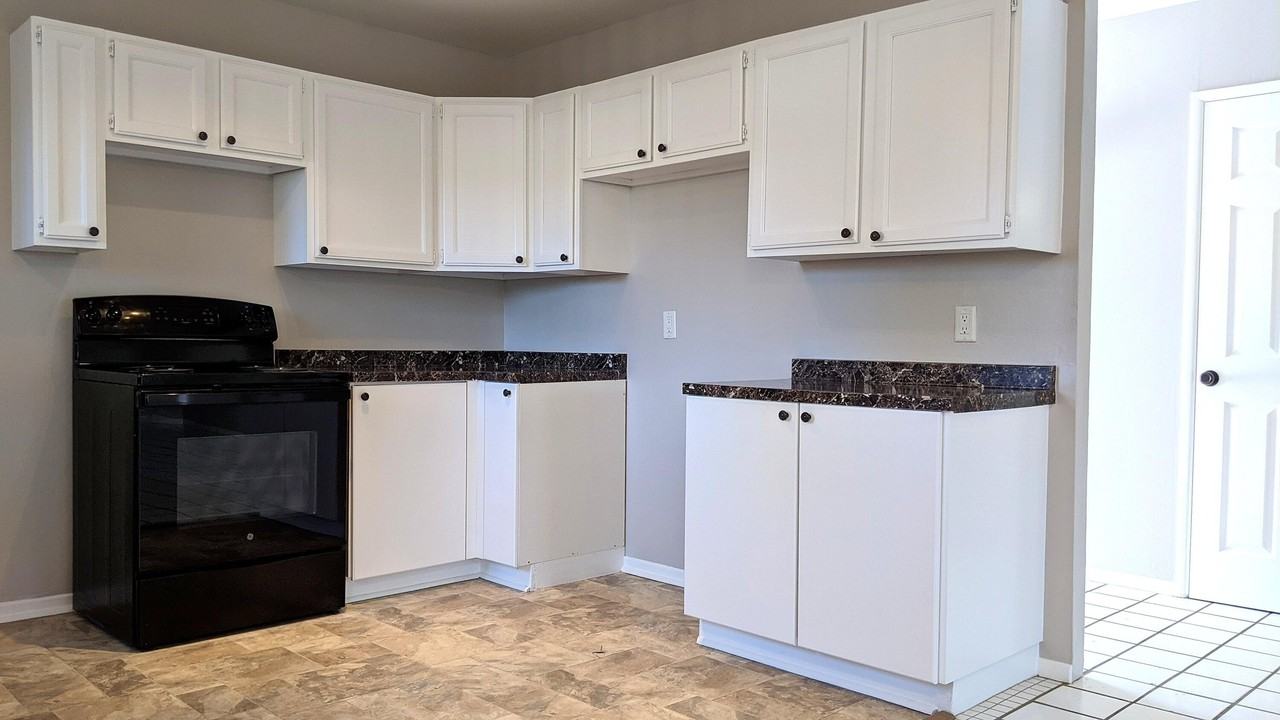 42405 Iowa St - Photo 2 of 27