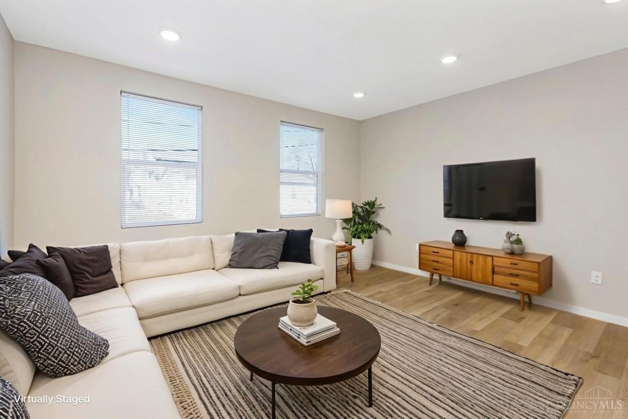 797 Woodlawn Ave - Photo 4 of 30