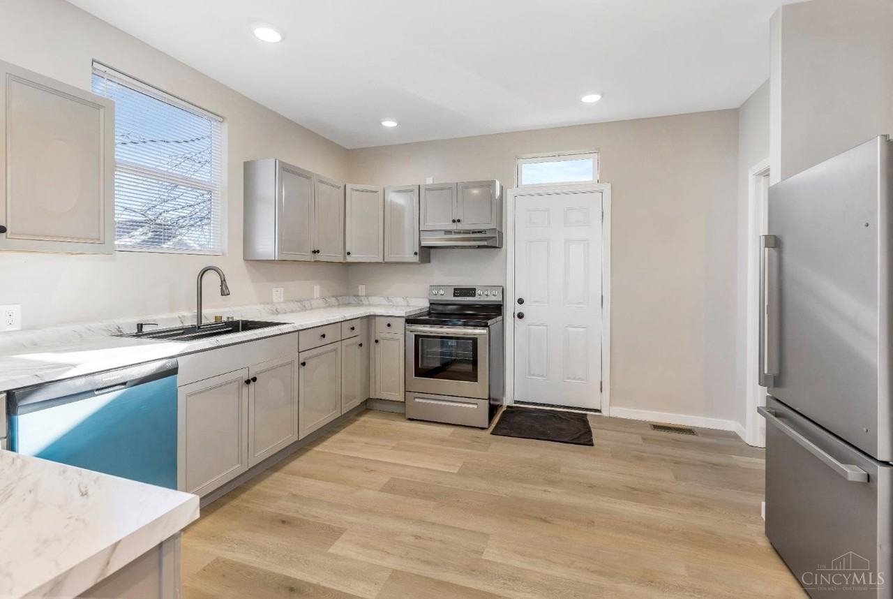 797 Woodlawn Ave - Photo 6 of 30