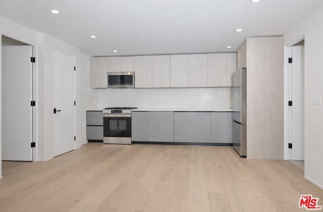 8261 1/2 W 4th St - Photo 5 of 30