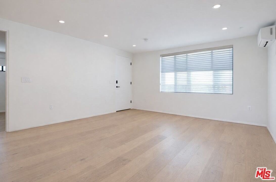 8261 1/2 W 4th St - Photo 7 of 30