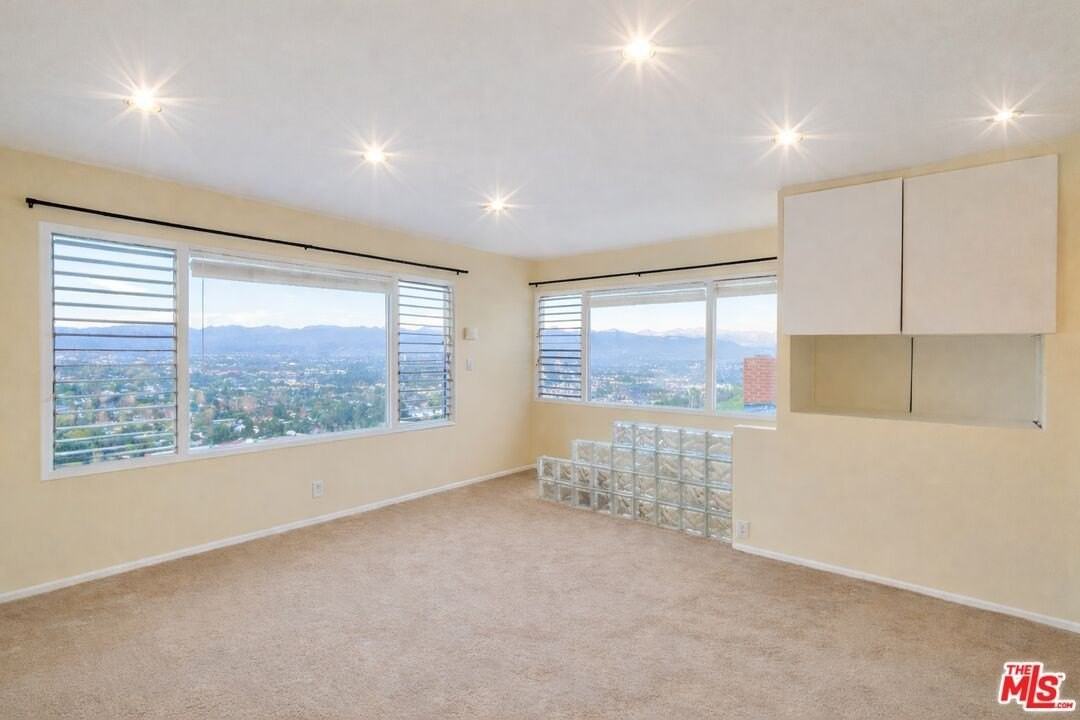 3641 Sunswept Dr - Photo 5 of 9