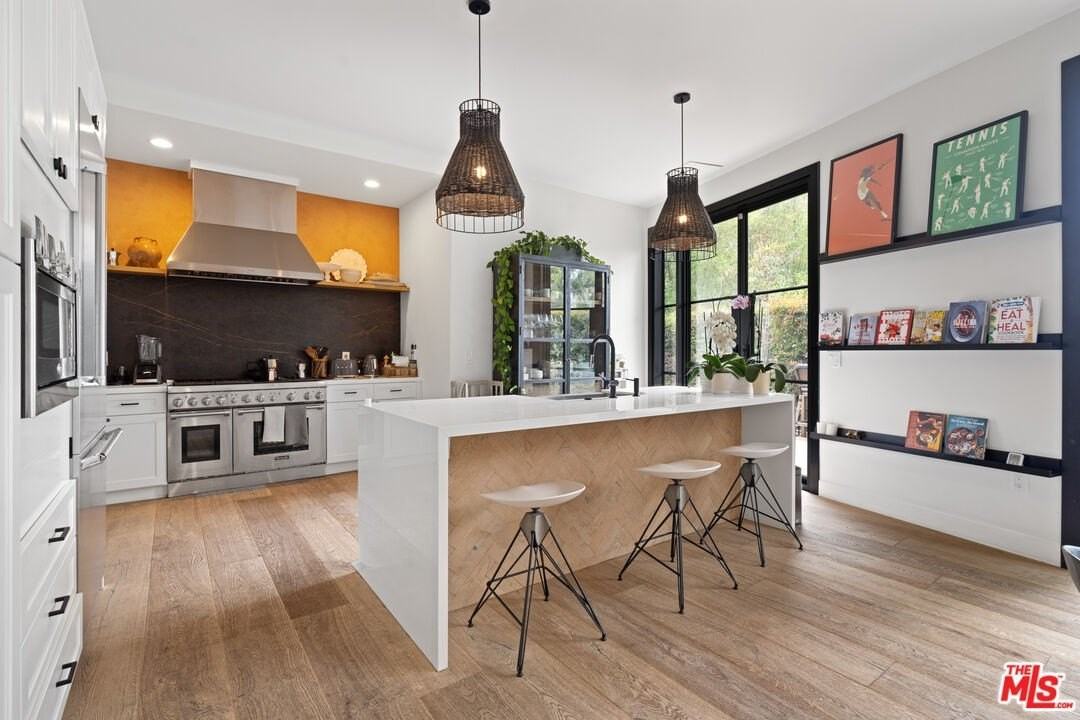 2065 Watsonia Ter - Photo 2 of 30