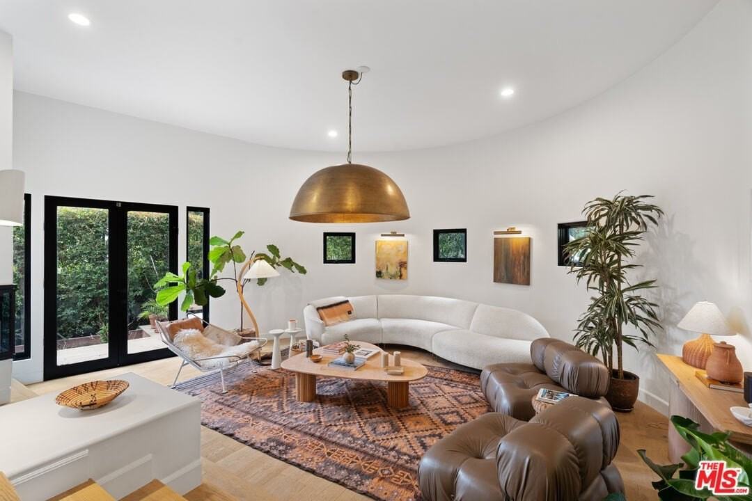 2065 Watsonia Ter - Photo 3 of 30