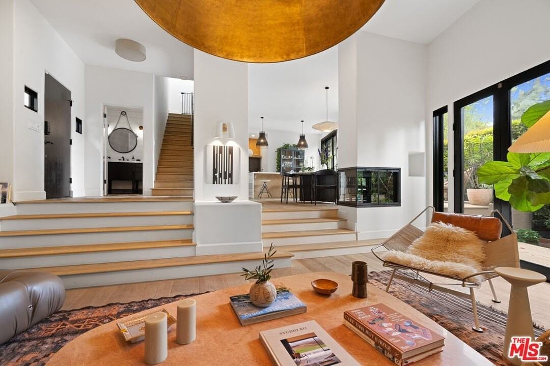 2065 Watsonia Ter - Photo 7 of 30