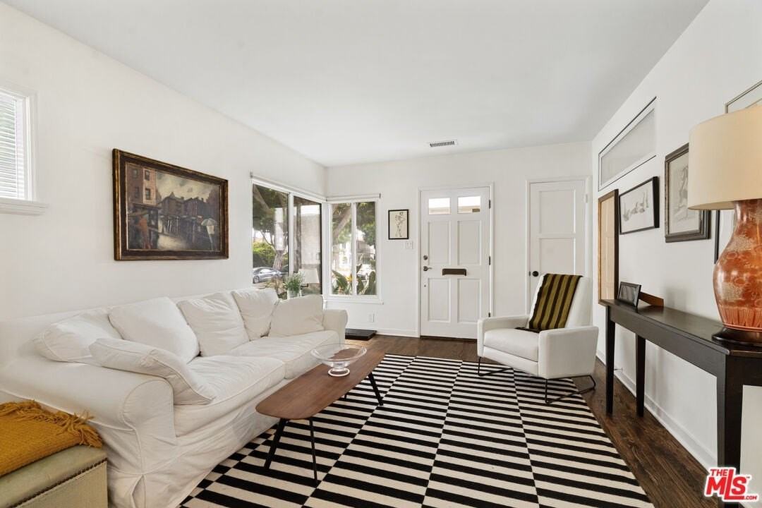 948 20th St Unit A - Photo 5 of 17