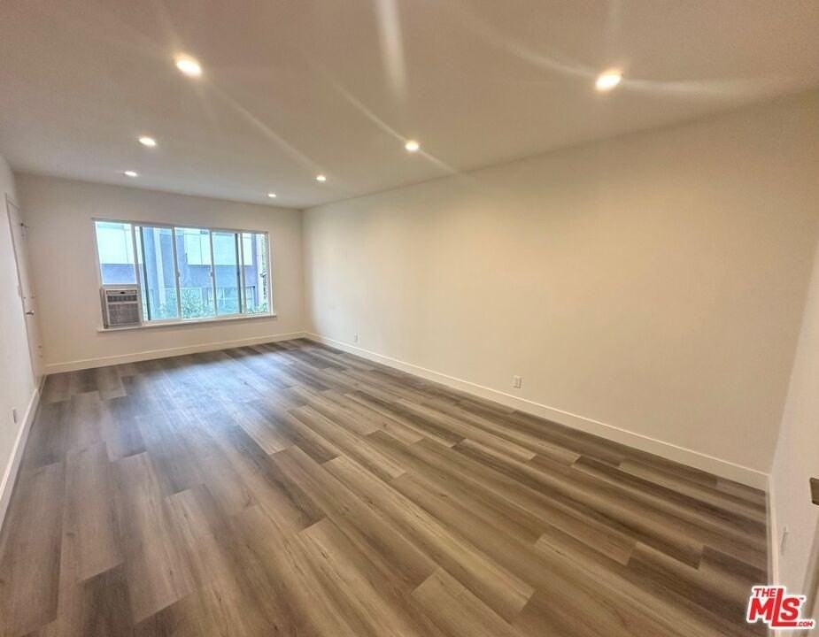 1000 N Orange Grove Ave Apt 9 - Photo 2 of 8