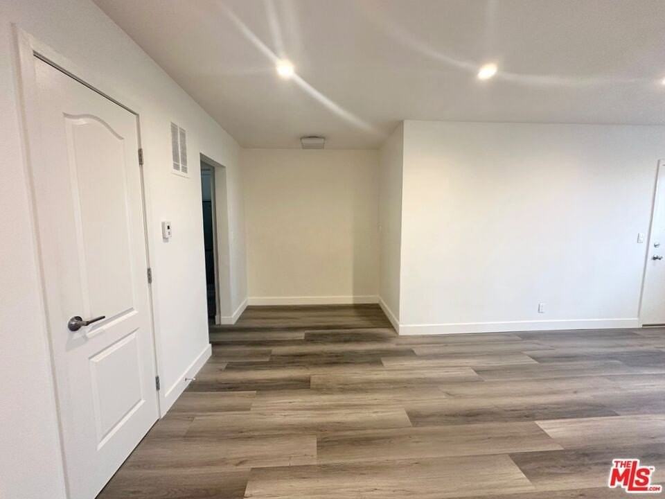 1000 N Orange Grove Ave Apt 9 - Photo 3 of 8