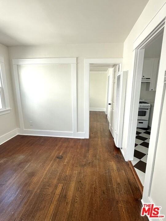 1806 9th St - Photo 2 of 11