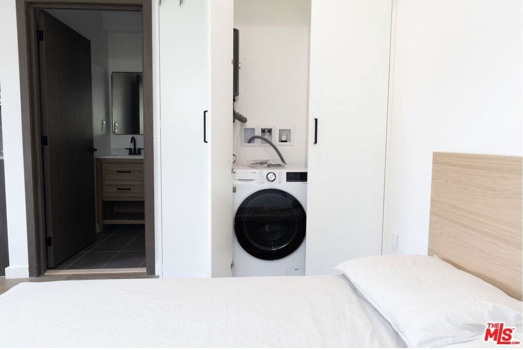 623 N Mariposa Ave Unit 1/4 - Photo 4 of 25