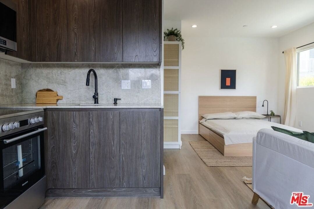 623 N Mariposa Ave Unit 1/4 - Photo 5 of 25