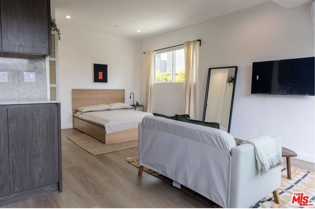 623 N Mariposa Ave Unit 1/4 - Photo 6 of 25