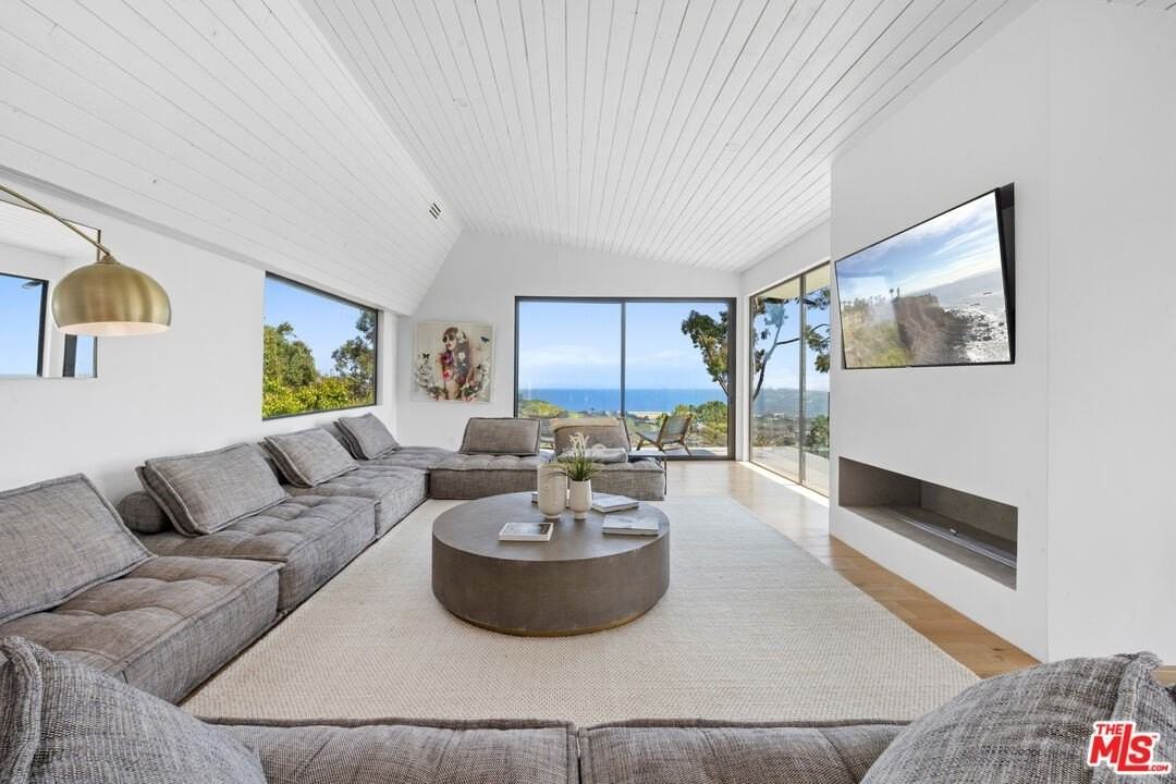 23812 Malibu Crest Dr - Photo 5 of 30