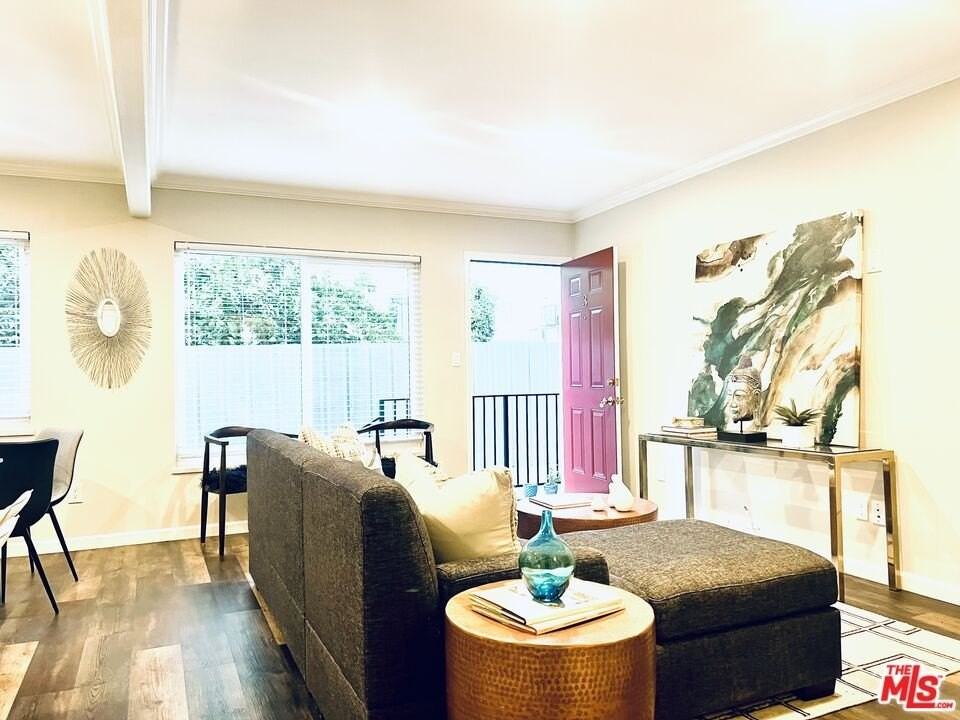 1618 N Kenmore Ave Apt 3 - Photo 2 of 31