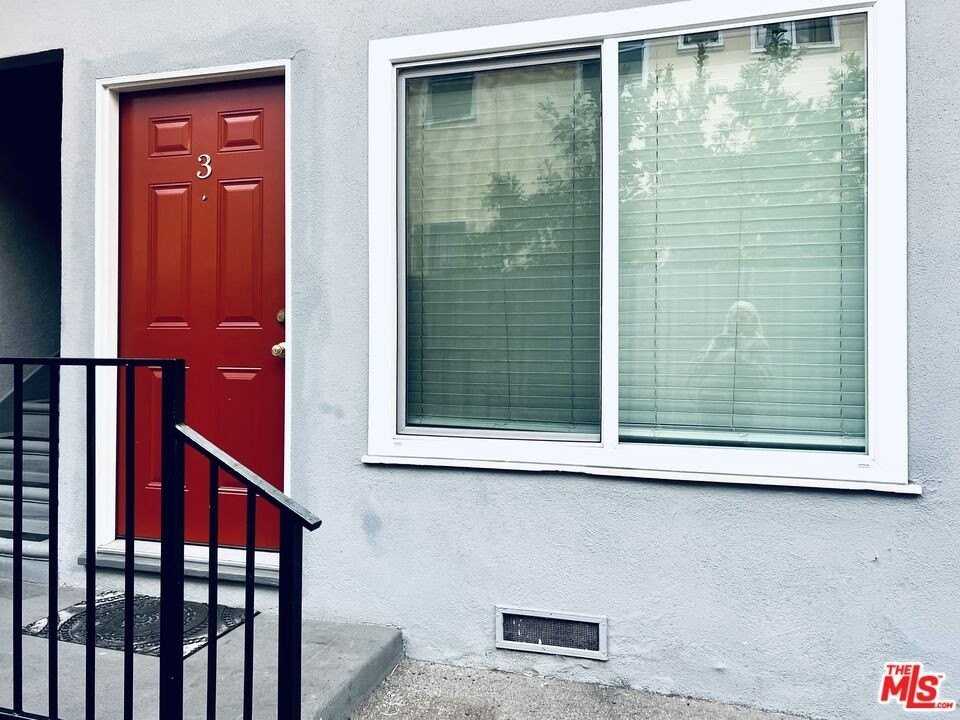 1618 N Kenmore Ave Apt 3 - Photo 7 of 31