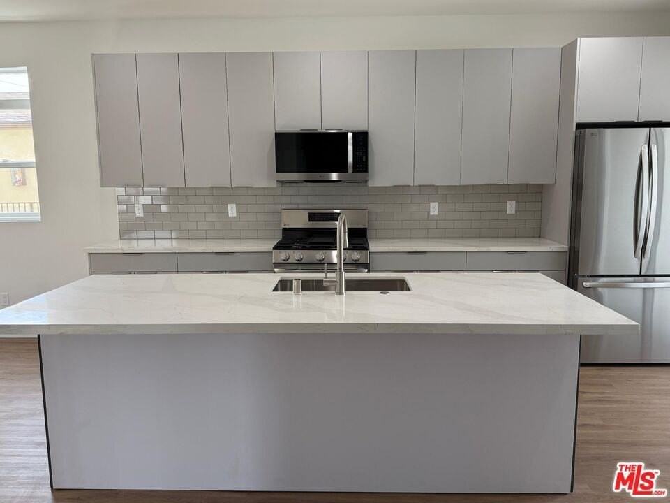 11255 Hatteras St Unit 1/2 - Photo 4 of 24