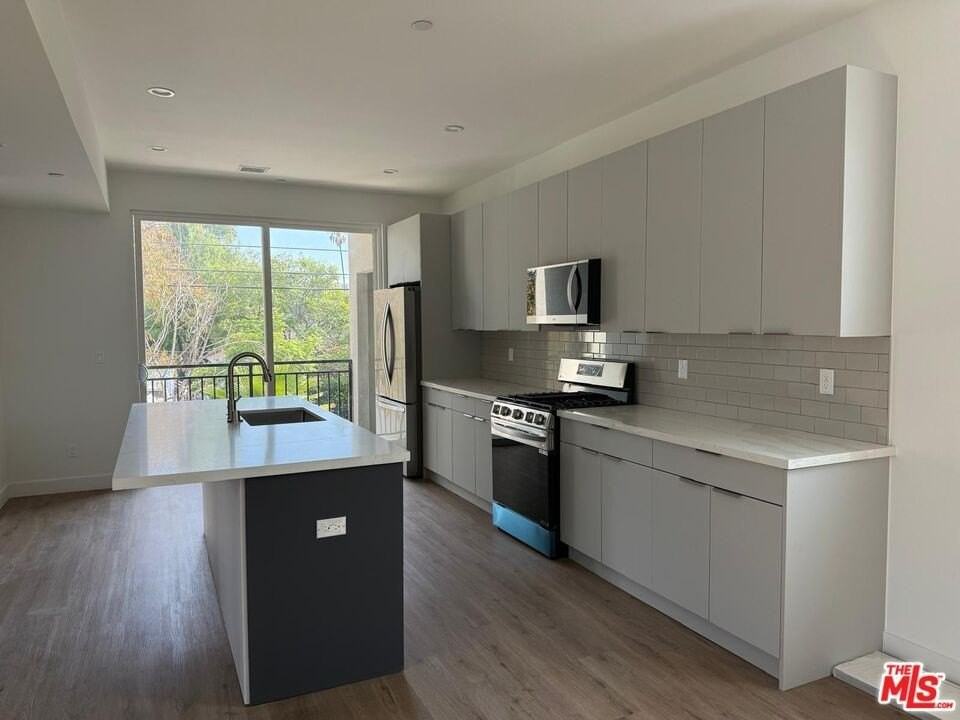 11255 Hatteras St Unit 1/2 - Photo 6 of 24