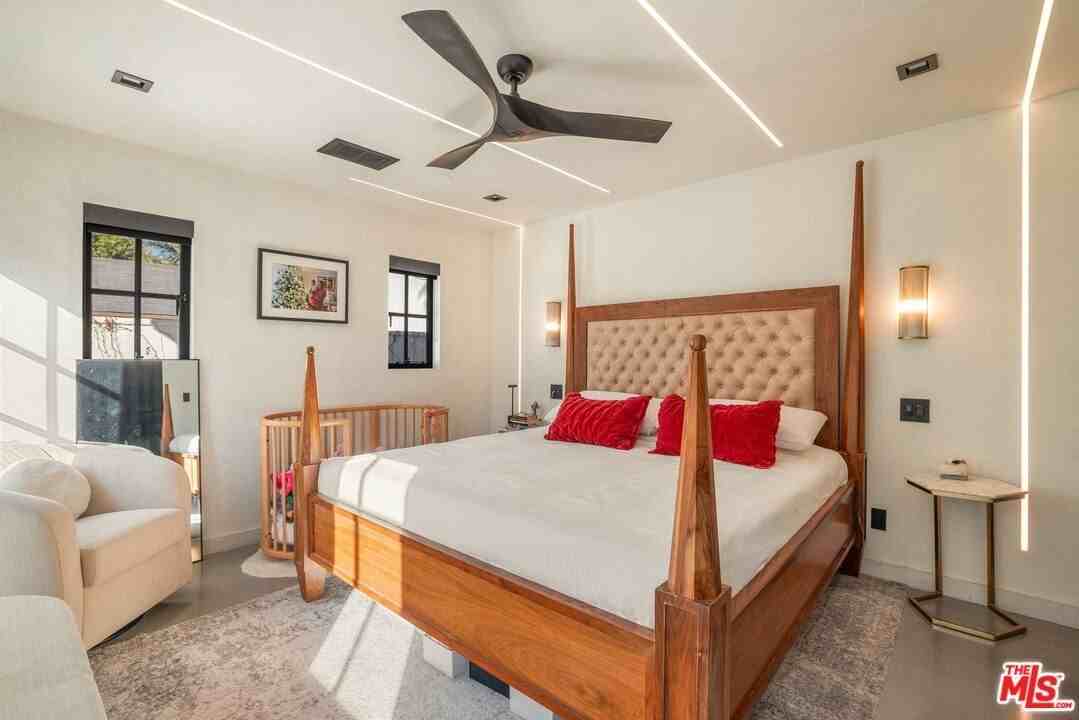 1142 1/2 Poinsettia Dr - Photo 6 of 13