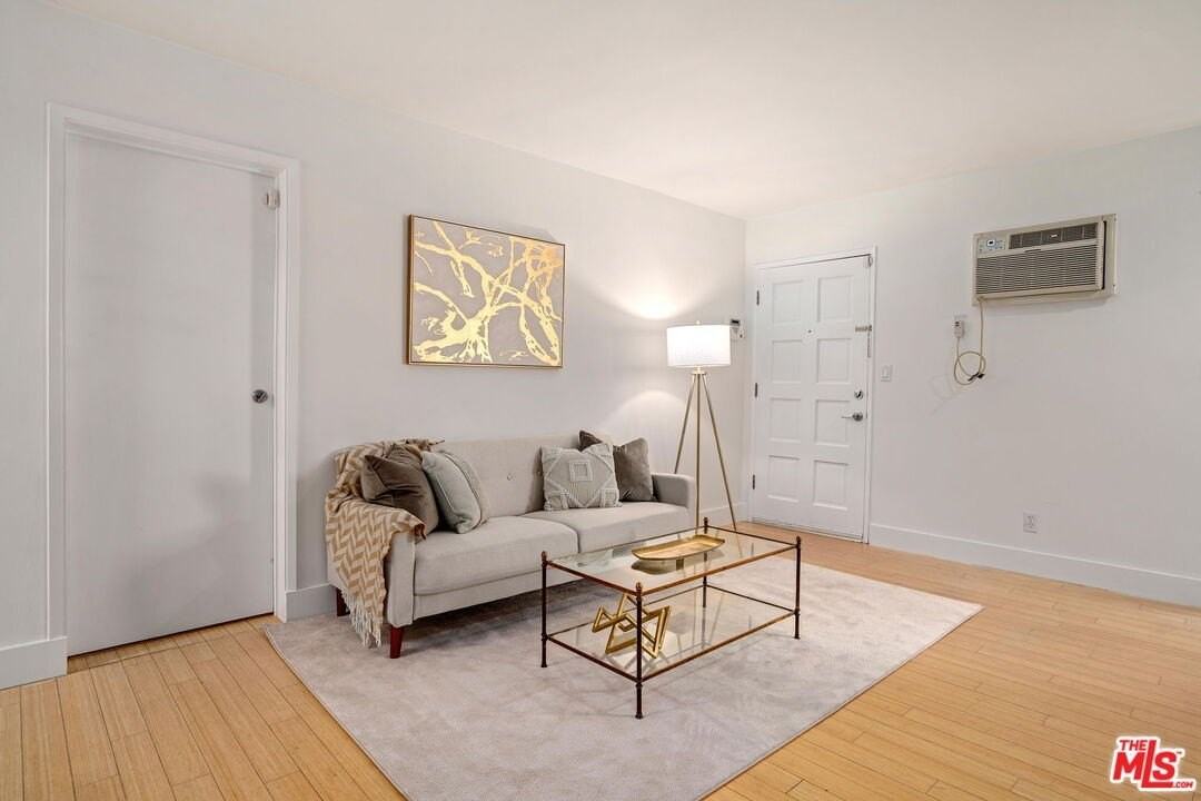 11959 Dorothy St Apt 2b - Photo 2 of 11