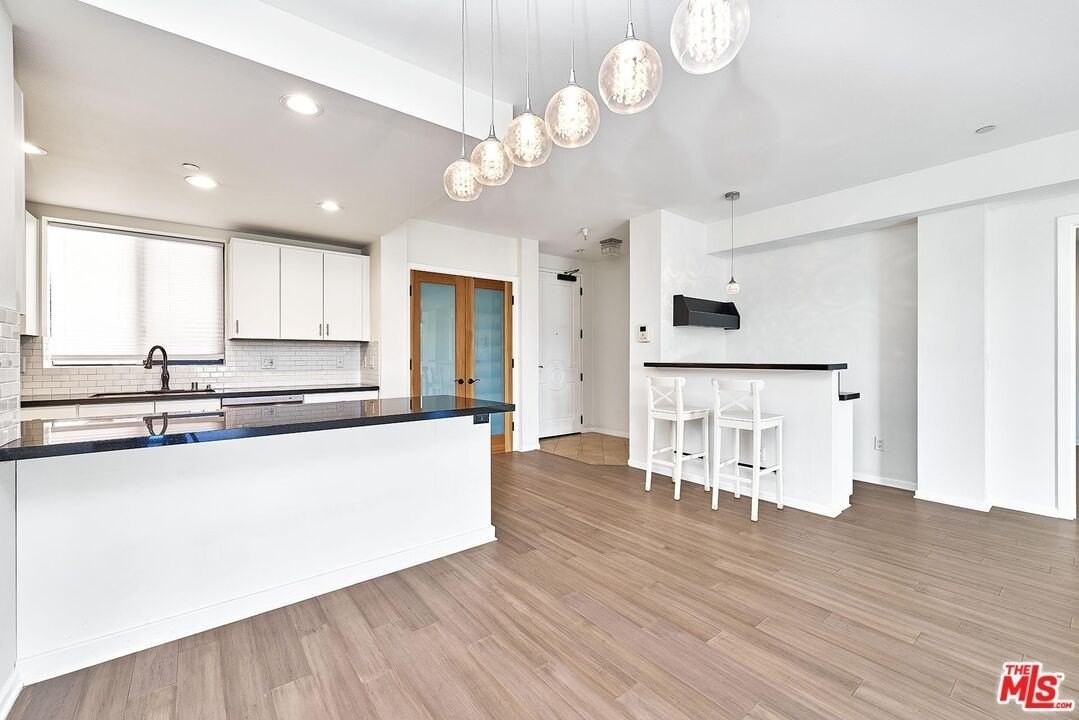 871 Crenshaw Blvd Unit 305 - Photo 7 of 19