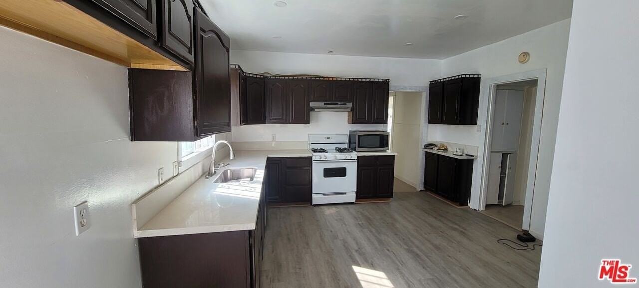 1240 S Lucerne Blvd - Photo 3 of 10