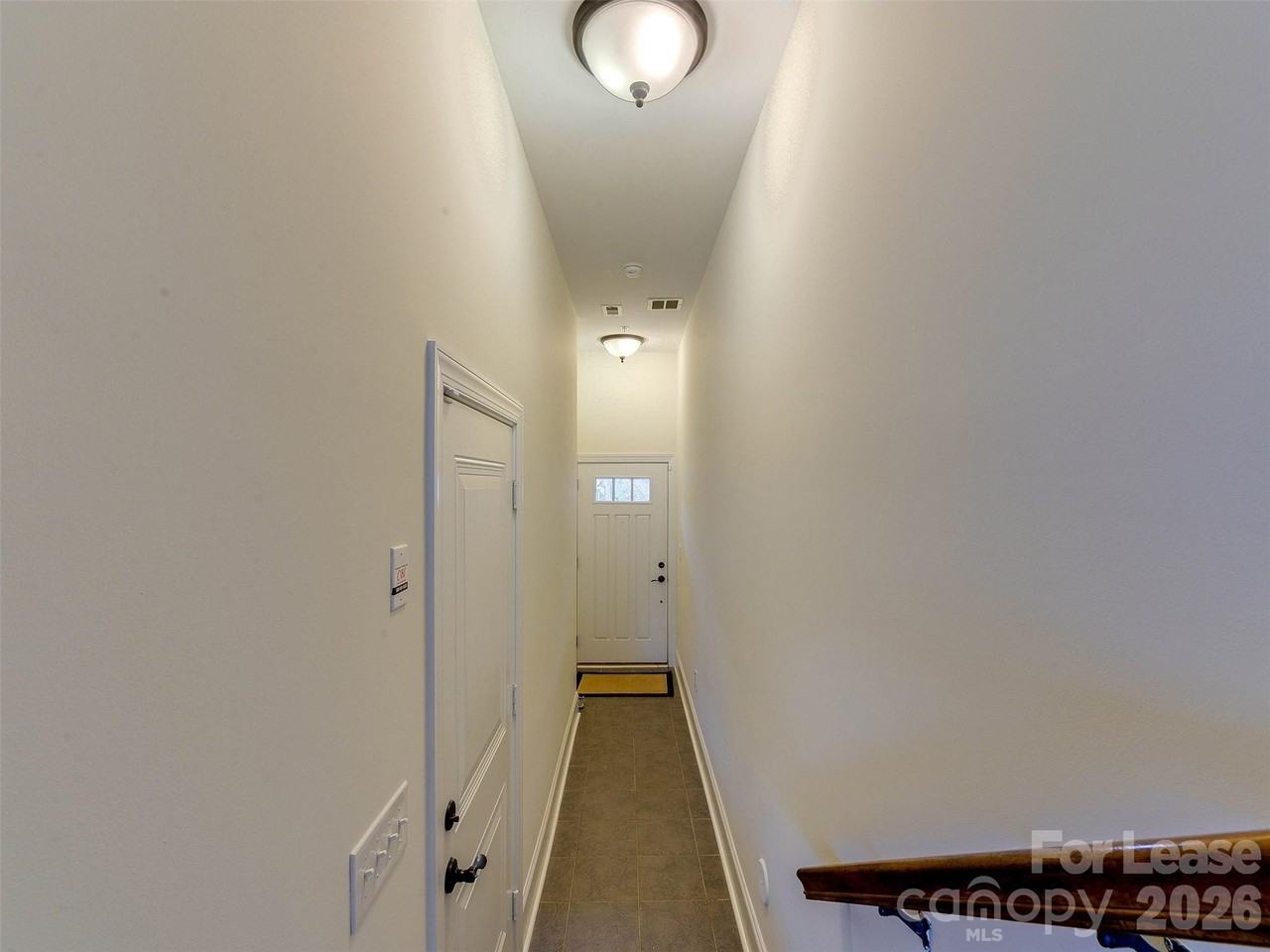 100 N Laurel Ave Apt 103 - Photo 2 of 40