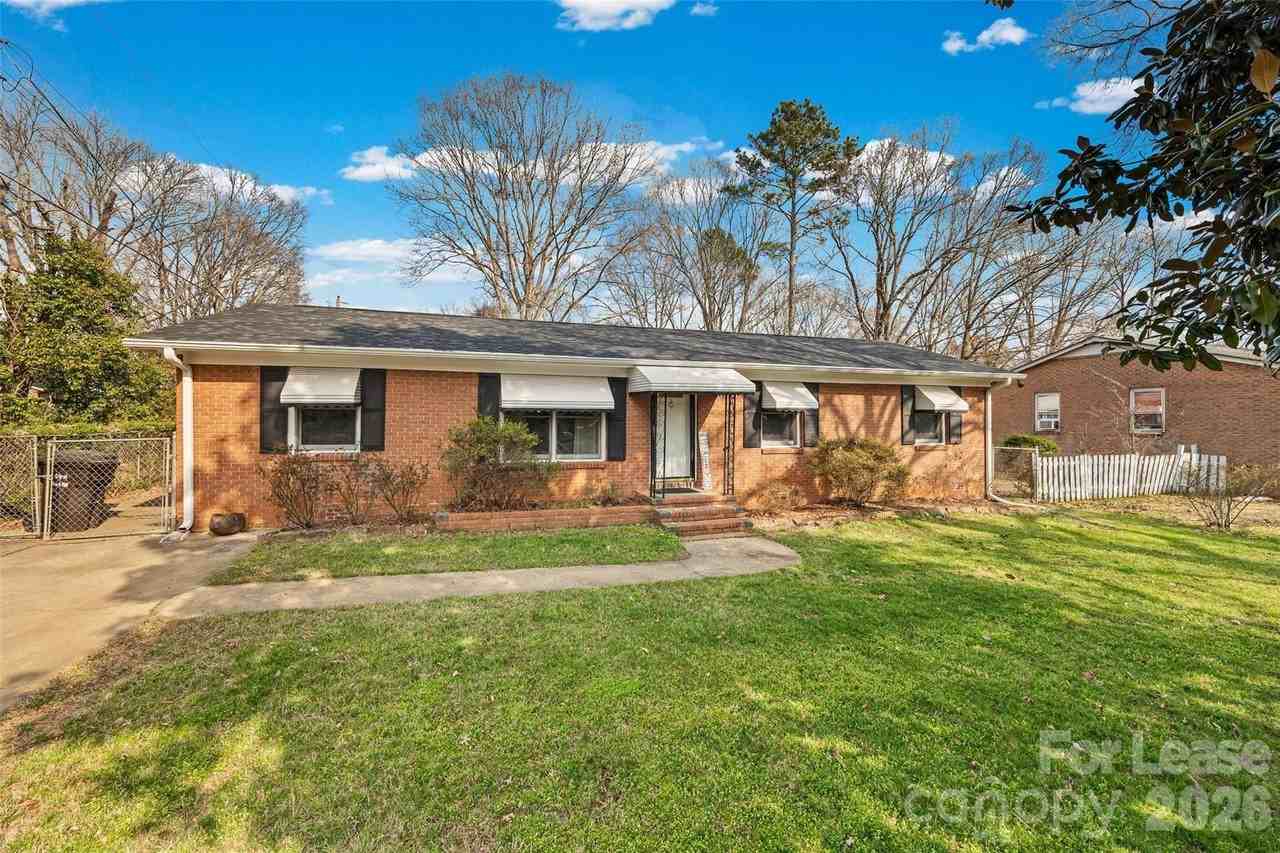 1037 Stoneybrook Ln - Photo 2 of 32