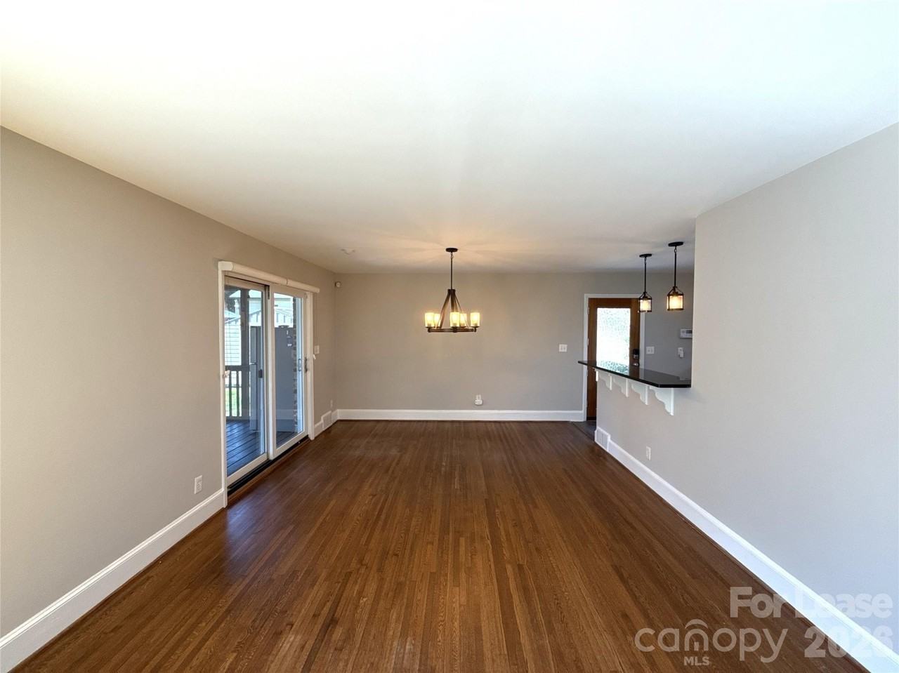 2821 Sunset Dr - Photo 4 of 21