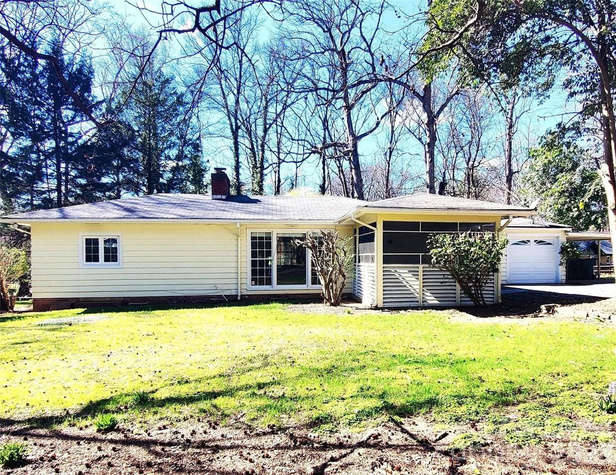 2401 Vista Dr - Photo 3 of 44