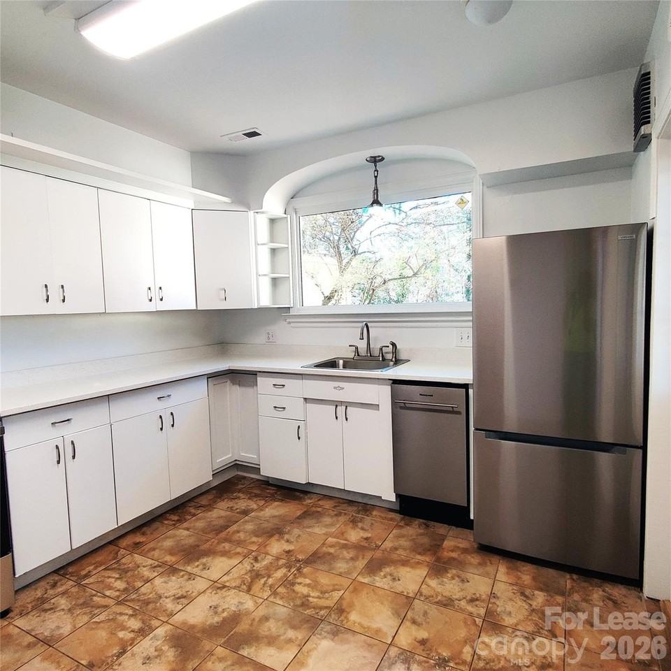 2401 Vista Dr - Photo 4 of 44