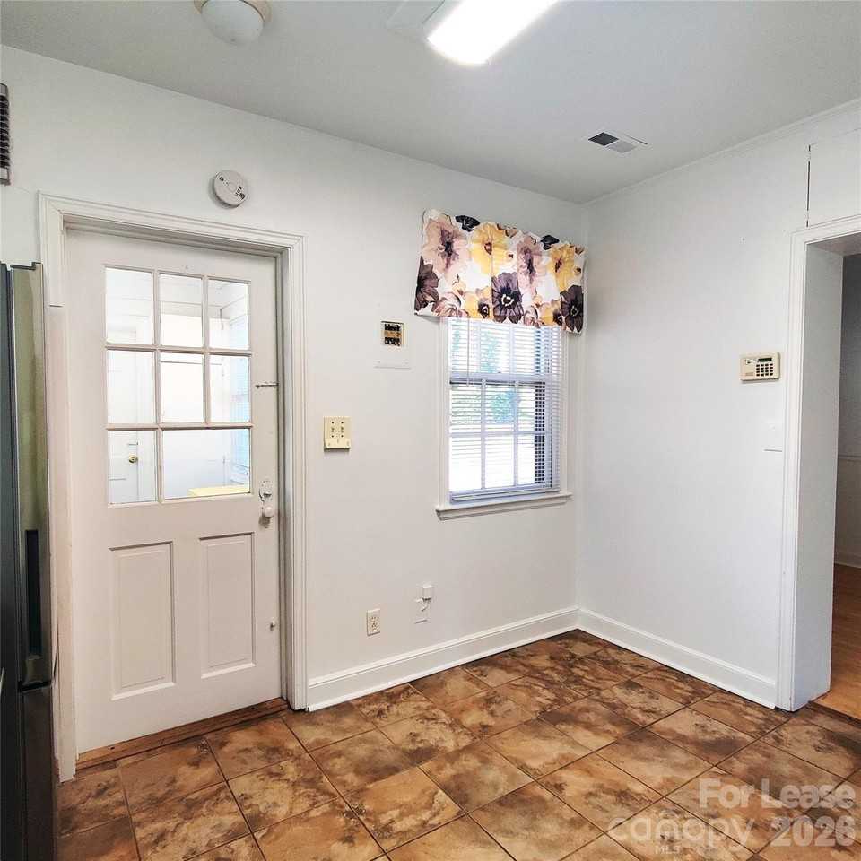 2401 Vista Dr - Photo 6 of 44