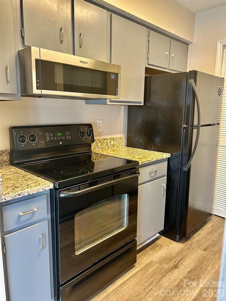 11028 Harrowfield Rd - Photo 3 of 15