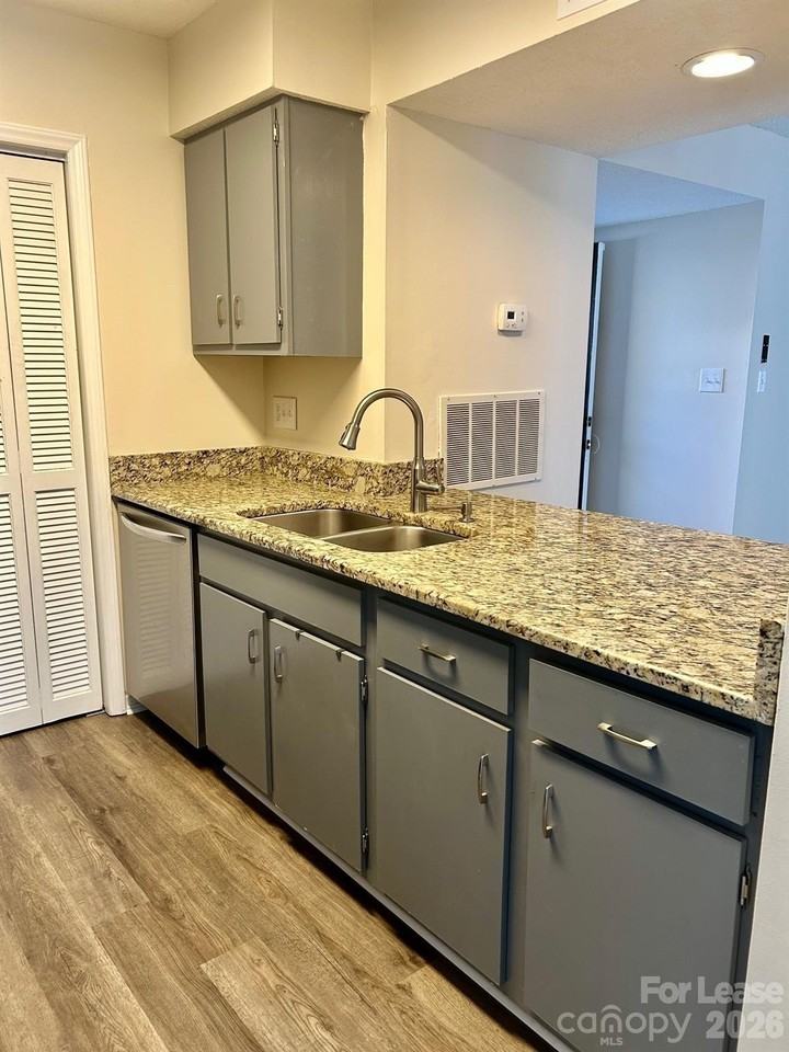 11028 Harrowfield Rd - Photo 4 of 15