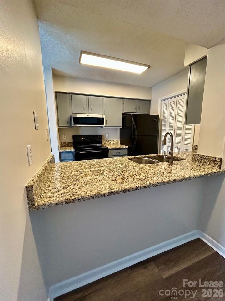 11028 Harrowfield Rd - Photo 5 of 15