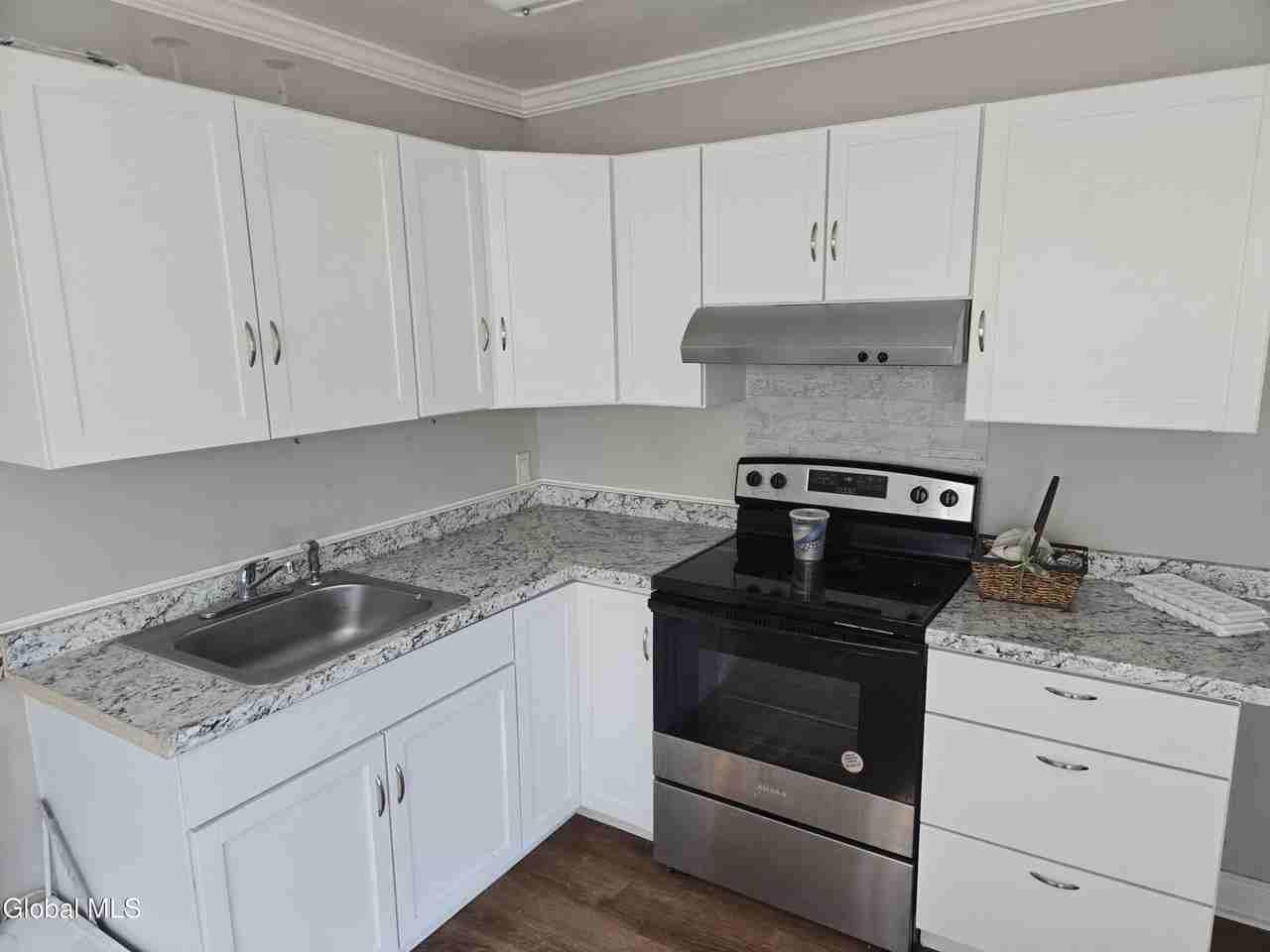 318 Ridge St Unit B - Photo 2 of 13