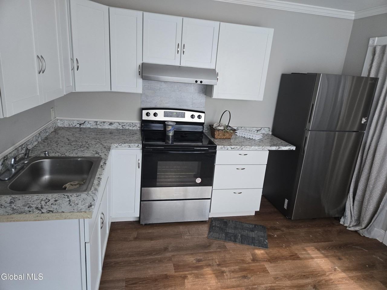 318 Ridge St Unit B - Photo 3 of 13