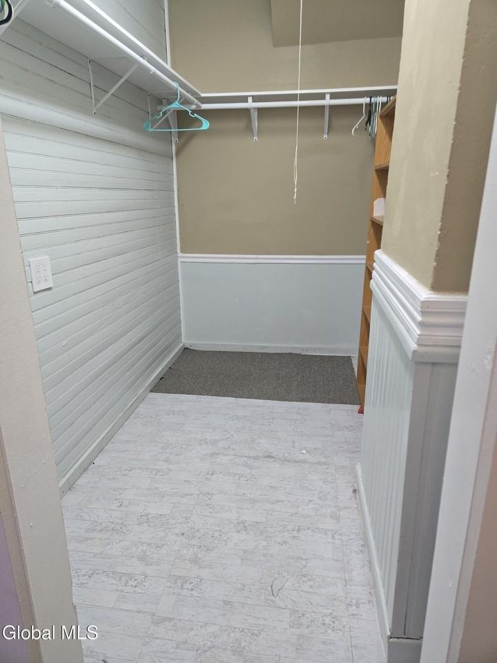 318 Ridge St Unit B - Photo 4 of 13