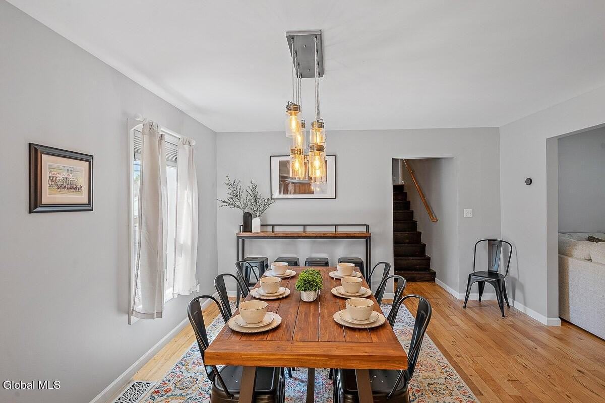 387 Maple Ave - Photo 7 of 29